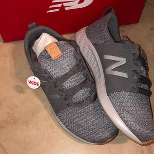 New balance men’s grey running shoes